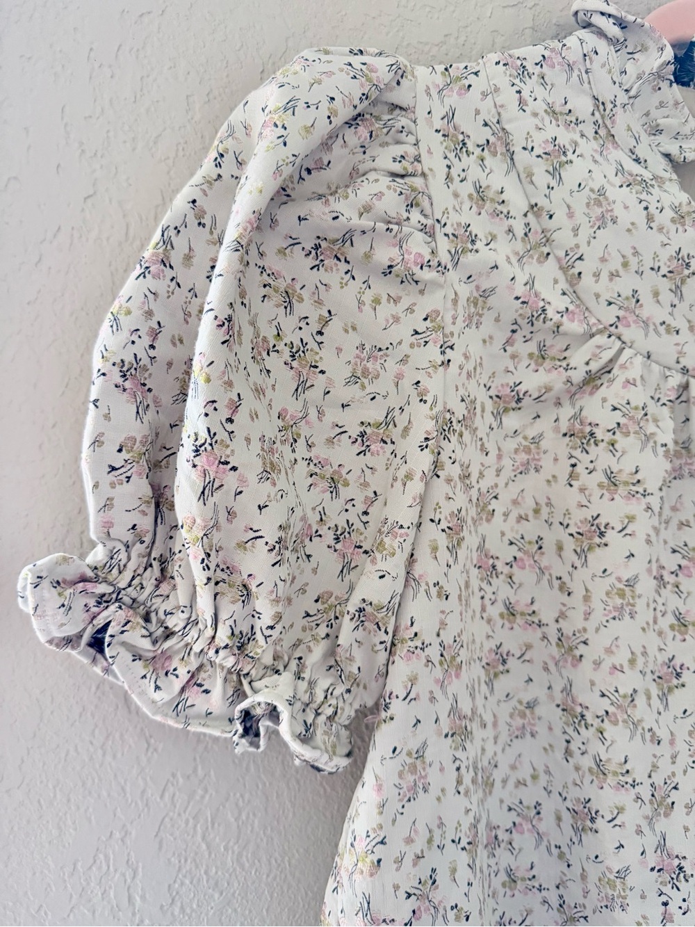 entro Soft Floral Ruffle Collar Dress in Light Gray and White - Picture 5 of 7
